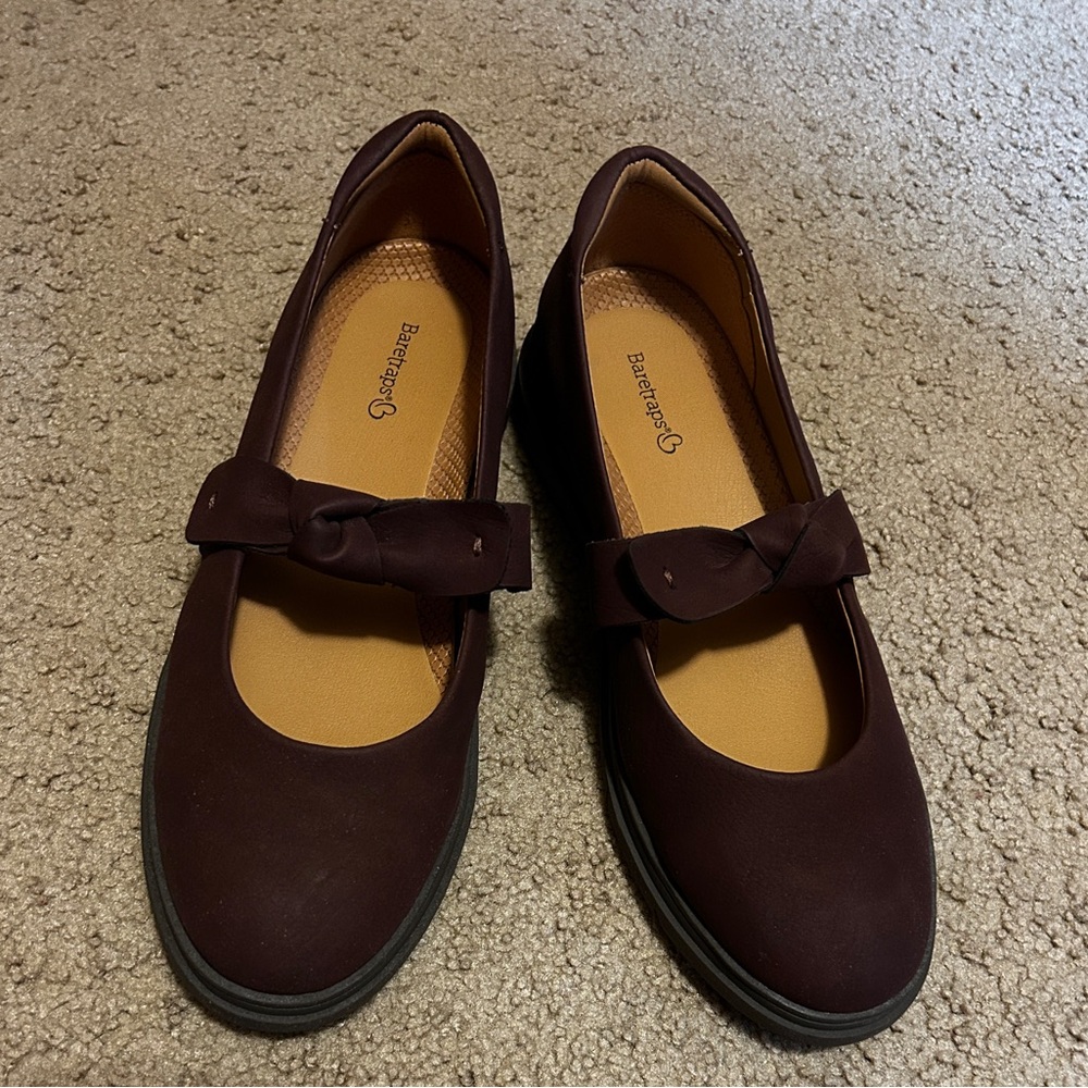 Baretraps KIMBLY Women’s Loafers Mary Jane Slip-Ons Maroon Size 9,5 Bow Accent